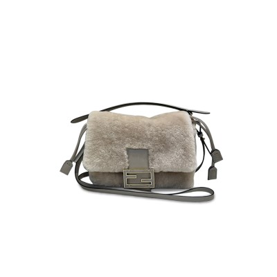 FENDI MAMMA BAGUETTE SMALL (20*13*9cm) FENDI MAMMA BAGUETTE SMALL (20*13*9cm)